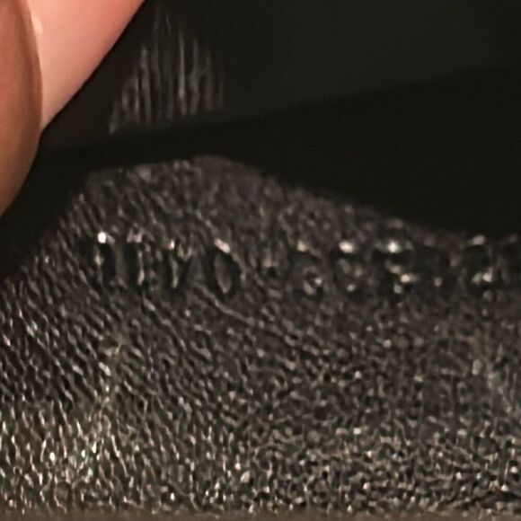 Gucci Foldover Key Holder Card Case Black Leather Script Logo Luxury Minimalist - Picture 9 of 11